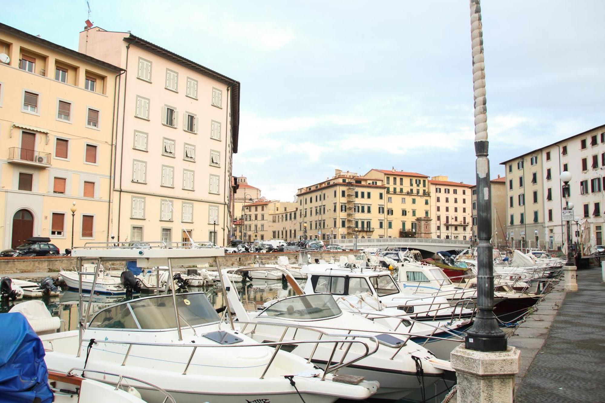 Waterfront Balcony I Grani 2 Resort Style Suite Livorno Dış mekan fotoğraf