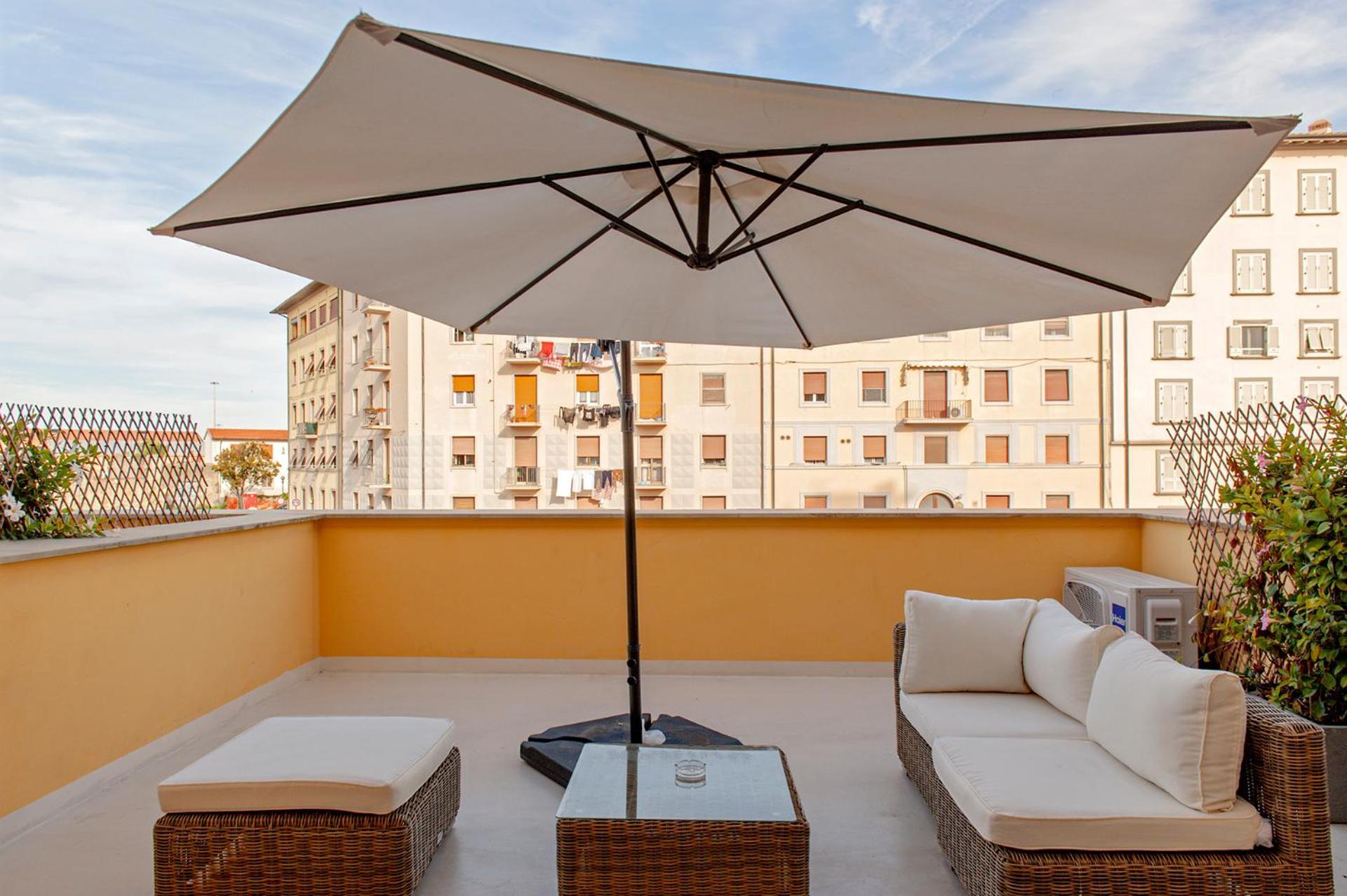 Waterfront Balcony I Grani 2 Resort Style Suite Livorno Dış mekan fotoğraf
